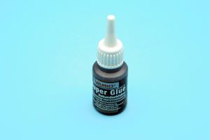 Super glue (Cyno), Black