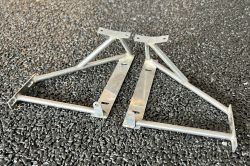 Support for fuel tanks on 4700